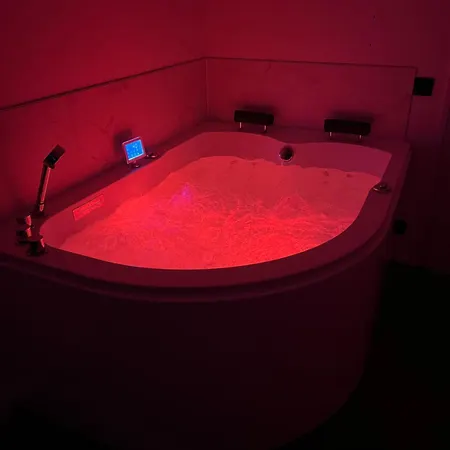 Apartmán Jacuzzi & Free Parking At Andries Place *